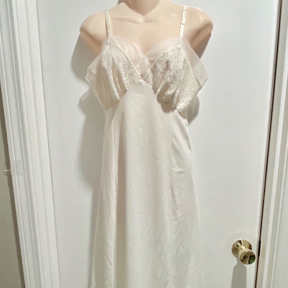 Vintage Van Raalte Ivory Lace Nylon Adjustable Straps Made in USA Slip  …